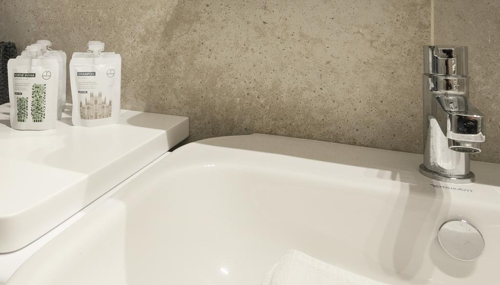 Italianway-Magenta Apartment Milan Bagian luar foto