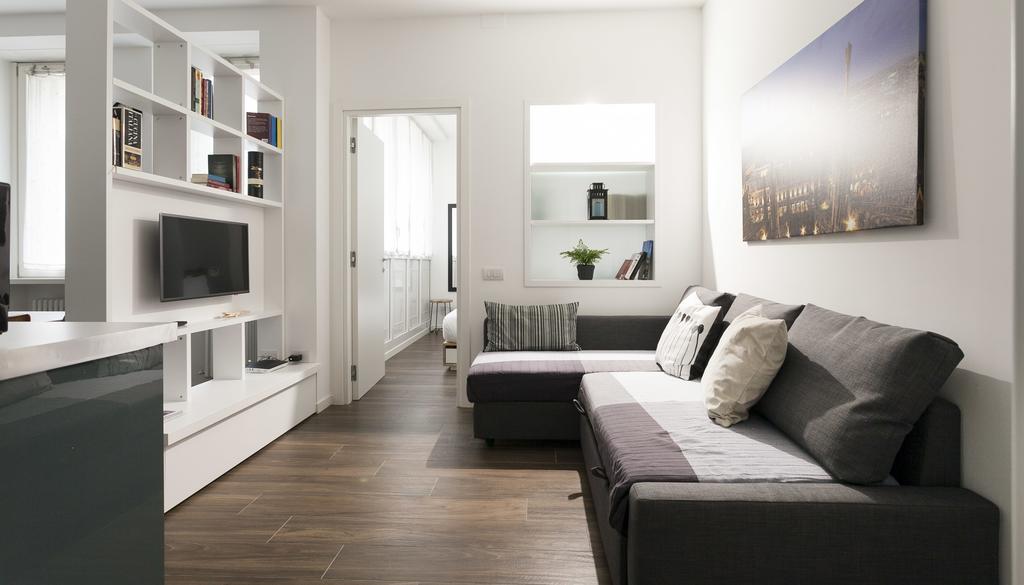 Italianway-Magenta Apartment Milan Bagian luar foto