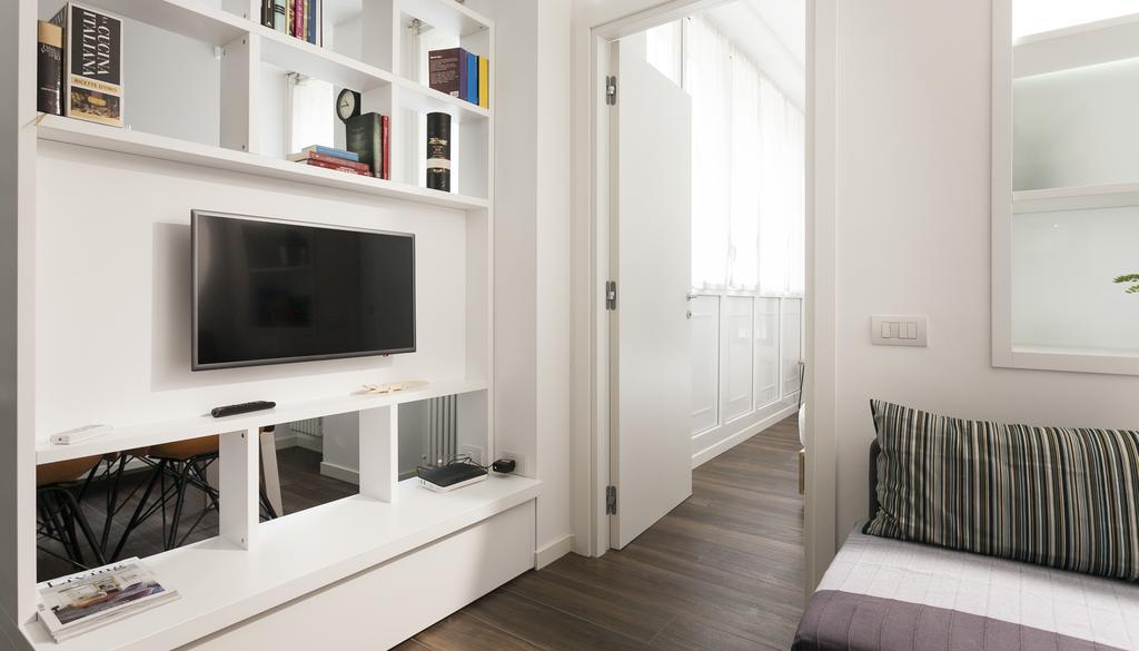Italianway-Magenta Apartment Milan Bagian luar foto