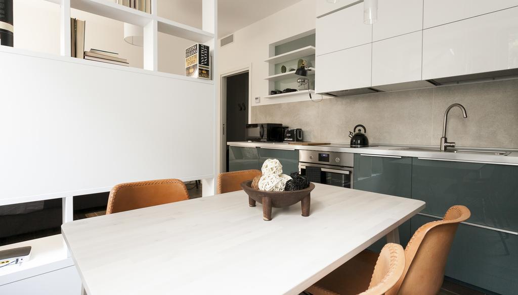 Italianway-Magenta Apartment Milan Bagian luar foto