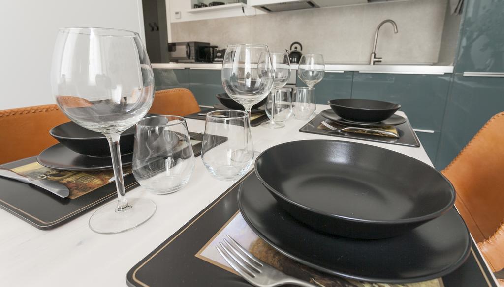 Italianway-Magenta Apartment Milan Bagian luar foto